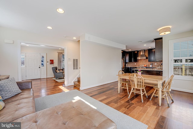 dining space featuring recessed lighting, visible vents, baseboards, and light wood-style floors