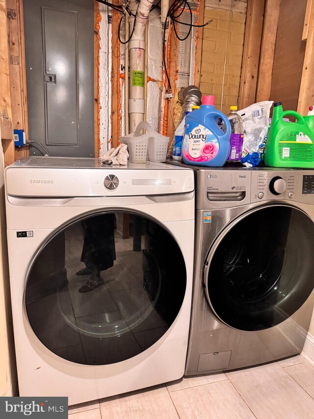 5604 Newton St, Hyattsville, MD 20784 - laundry room featuring washing machine and dryer and electric panel
