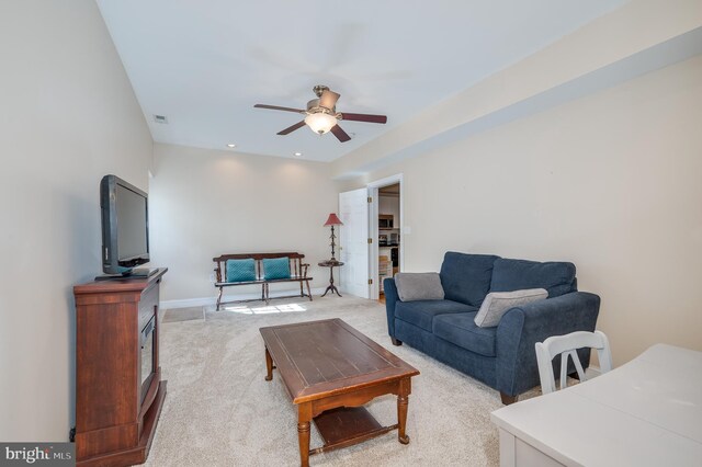 living area with visible vents, baseboards, ceiling fan, light carpet, and recessed lighting