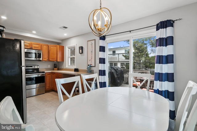 dining space featuring a chandelier, visible vents, and recessed lighting