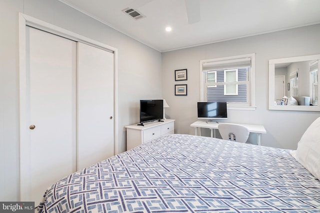 bedroom featuring a closet, visible vents, ceiling fan, and ornamental molding