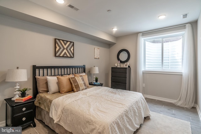 bedroom featuring recessed lighting, visible vents, baseboards, and light wood finished floors