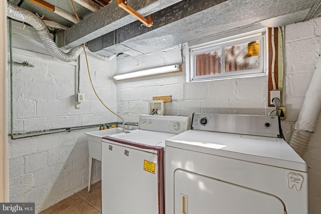 washroom featuring laundry area, independent washer and dryer, and a sink