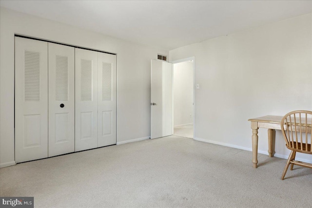 unfurnished bedroom featuring carpet flooring, baseboards, visible vents, and a closet