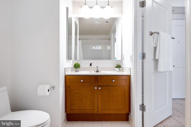 bathroom featuring tile patterned flooring, visible vents, curtained shower, toilet, and vanity