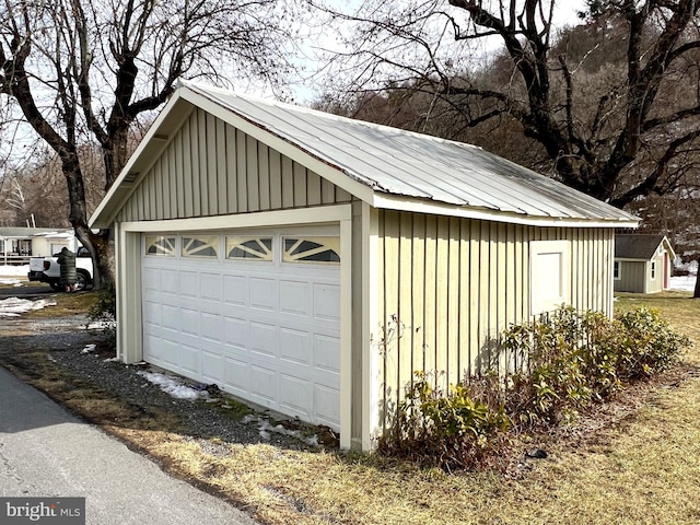 view of detached garage