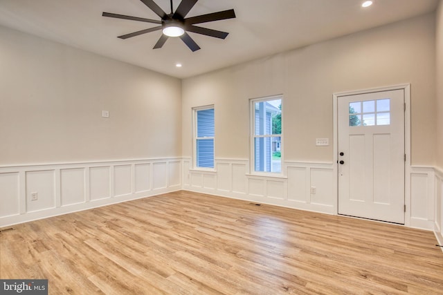 entryway featuring light wood-style flooring, recessed lighting, visible vents, and ceiling fan