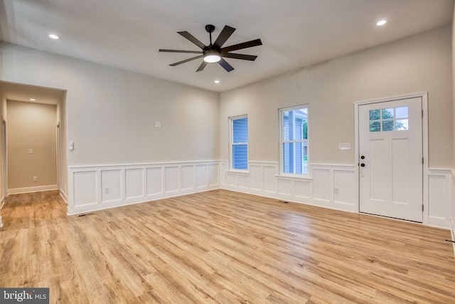 foyer entrance with recessed lighting, a ceiling fan, a wainscoted wall, and light wood finished floors