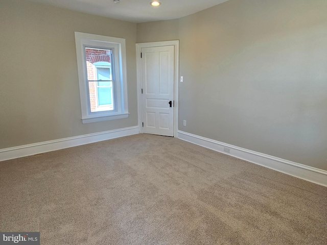 carpeted spare room featuring recessed lighting and baseboards