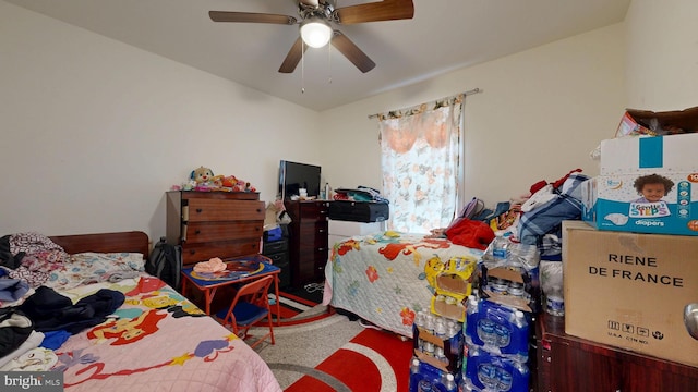 bedroom with ceiling fan