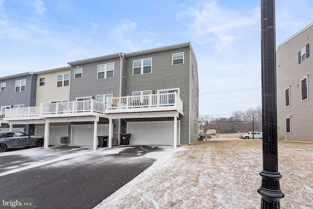 view of front of home with a garage and driveway