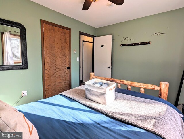 bedroom with ceiling fan