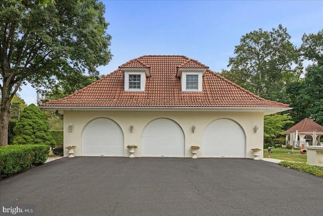 view of detached garage