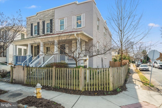 view of front facade featuring a fenced front yard and a porch