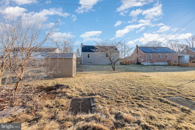 view of yard featuring a storage shed and an outdoor structure