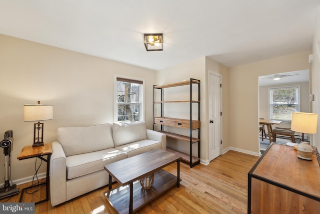 living area featuring light wood-type flooring and baseboards