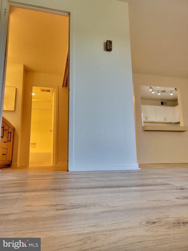 3100 S Manchester St Unit 909, Falls Church, VA 22044 - hall featuring visible vents, light wood-type flooring, and baseboards