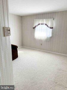 unfurnished room featuring carpet floors