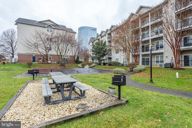 view of property's community featuring a yard