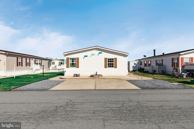 manufactured / mobile home featuring cooling unit