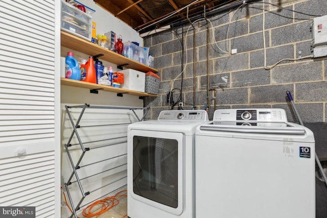 laundry room with laundry area and washer and clothes dryer