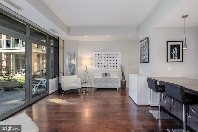 living area with visible vents, recessed lighting, baseboards, and wood finished floors