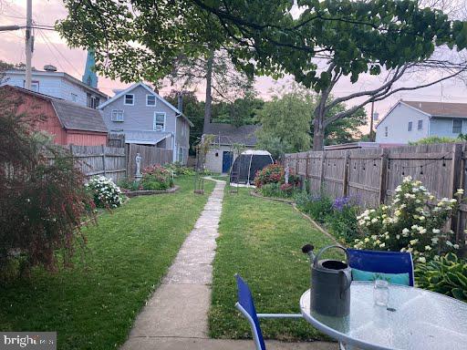 view of yard featuring a fenced backyard