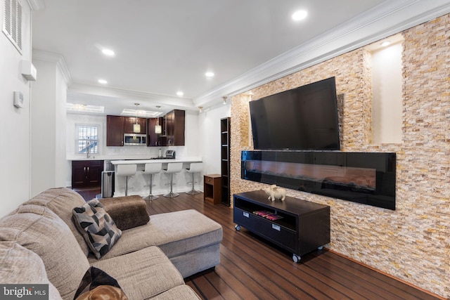 living room featuring visible vents, recessed lighting, crown molding, and dark wood-style flooring