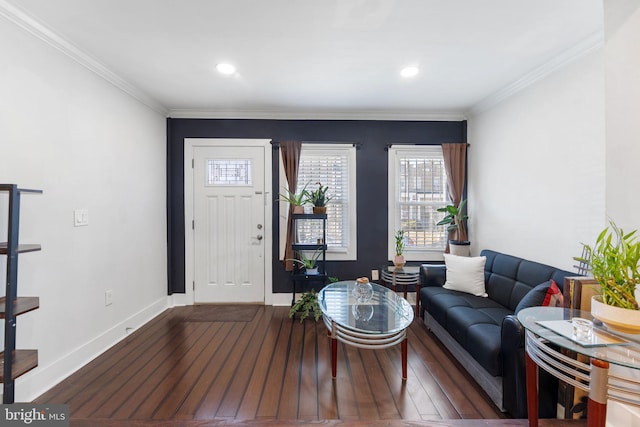 foyer with hardwood / wood-style floors, recessed lighting, baseboards, and ornamental molding