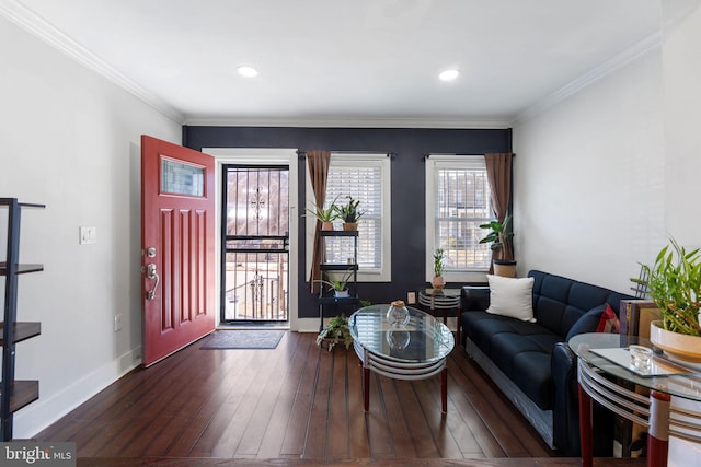 living area with recessed lighting, crown molding, dark wood-type flooring, and baseboards