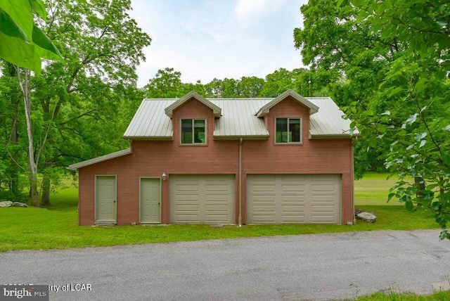 garage featuring a garage