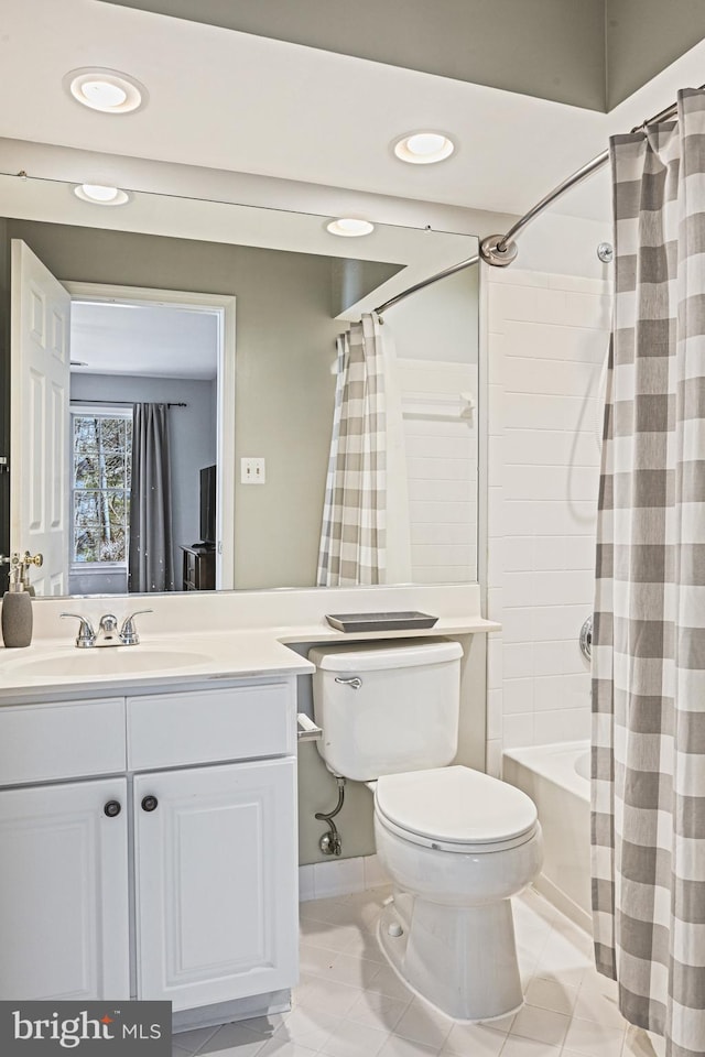 full bath featuring tile patterned floors, toilet, recessed lighting, shower / tub combo, and vanity