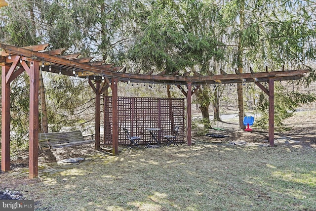 view of yard featuring a pergola