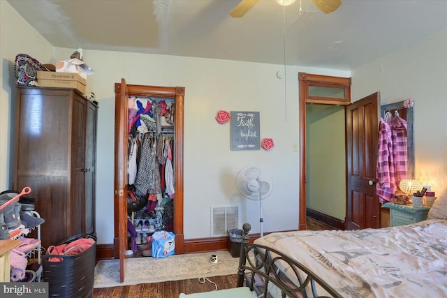 bedroom with a closet, visible vents, and ceiling fan