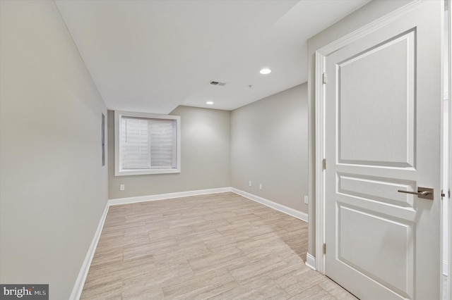spare room with baseboards, visible vents, and recessed lighting