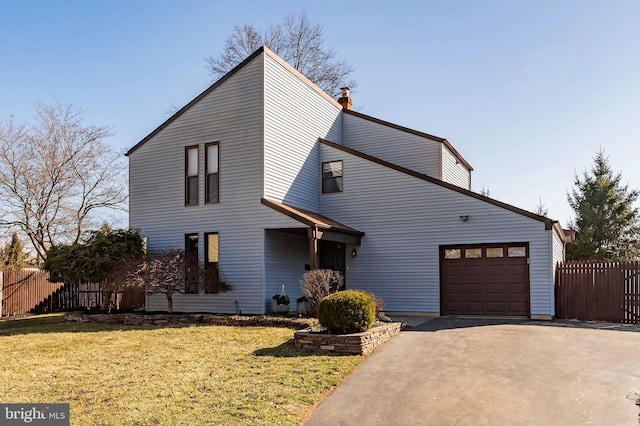 view of front facade featuring driveway, a front lawn, an attached garage, and fence