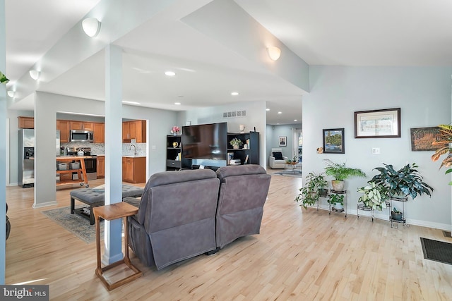 living area featuring light wood finished floors, visible vents, recessed lighting, and baseboards