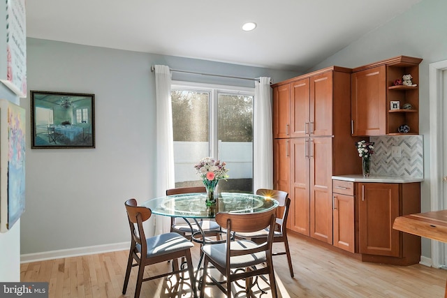 dining area featuring lofted ceiling, light wood-style flooring, recessed lighting, and baseboards