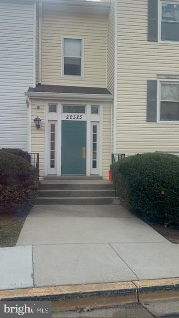 view of property entrance