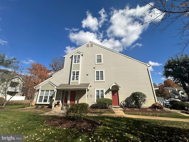 view of front facade with a front lawn