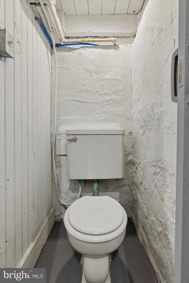 bathroom featuring toilet