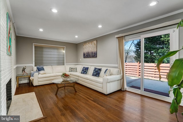 living area featuring recessed lighting, wood finished floors, and crown molding