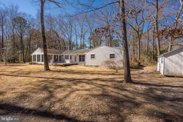 view of front of property with a front yard