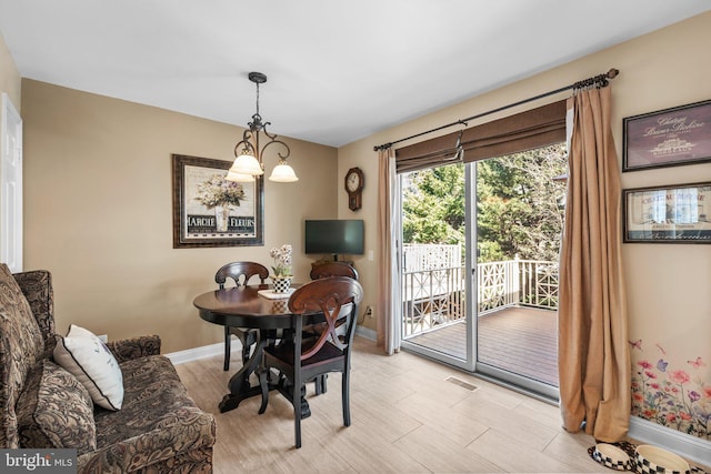 dining area featuring visible vents, light wood-type flooring, and baseboards