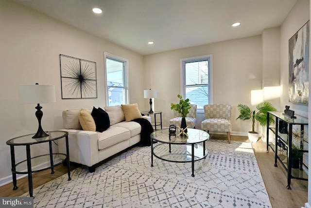 living area featuring recessed lighting, light wood-type flooring, and baseboards