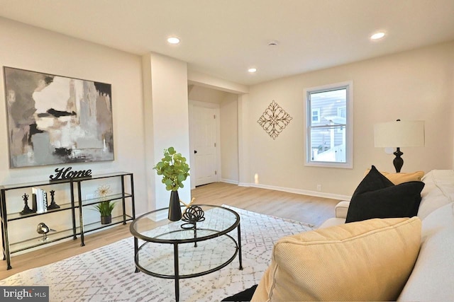 living area with recessed lighting, light wood-type flooring, and baseboards