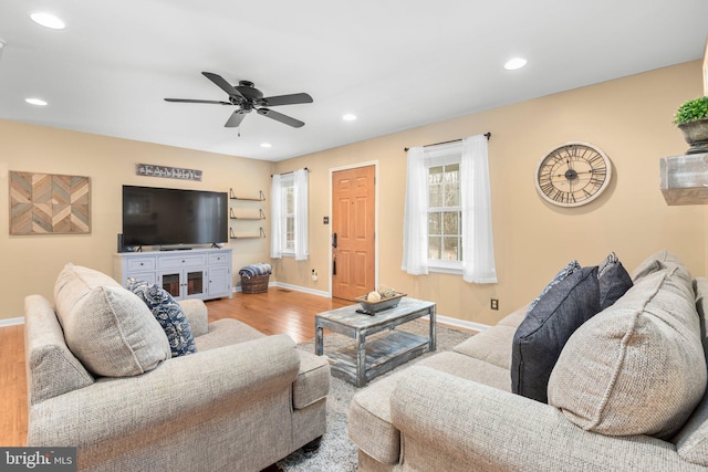 living room featuring recessed lighting, wood finished floors, baseboards, and ceiling fan