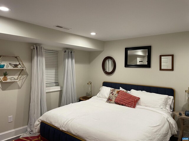 bedroom with visible vents, recessed lighting, and baseboards