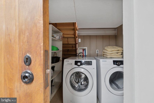 washroom with laundry area and washing machine and dryer