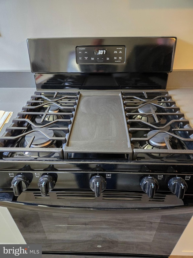 room details with black gas range oven